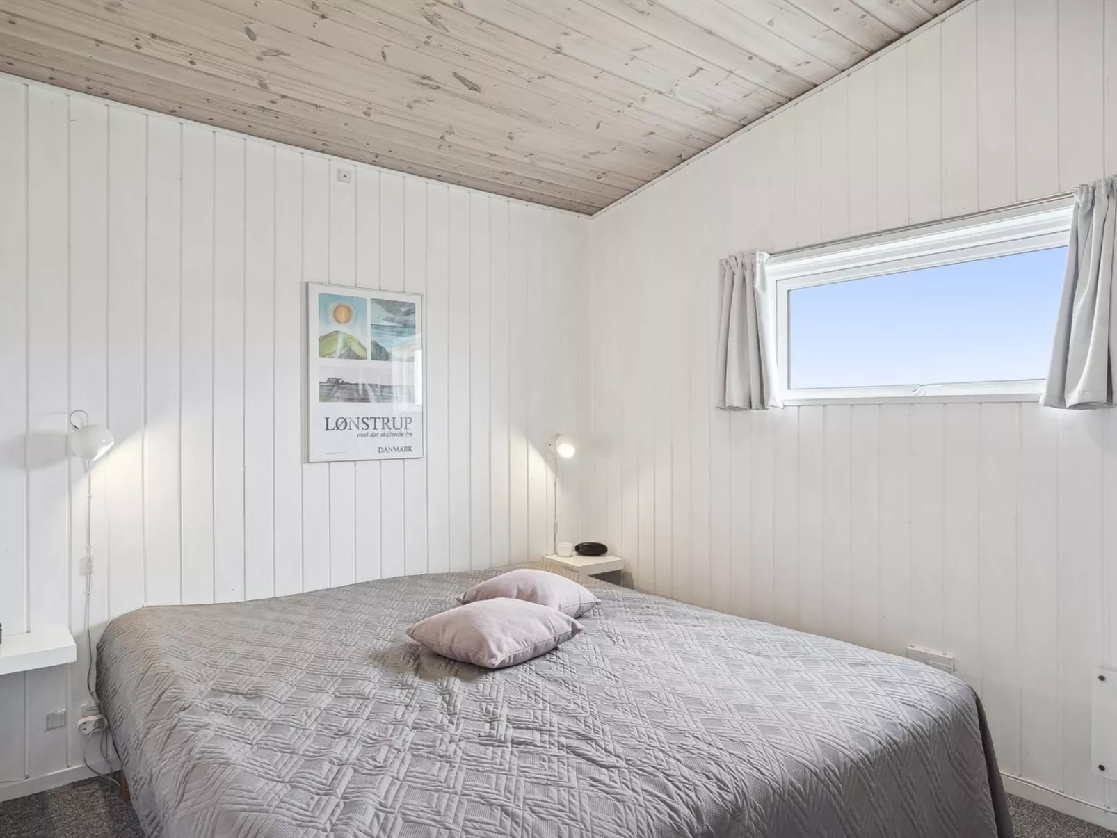 "Dyri" - 75m from the sea-Inside