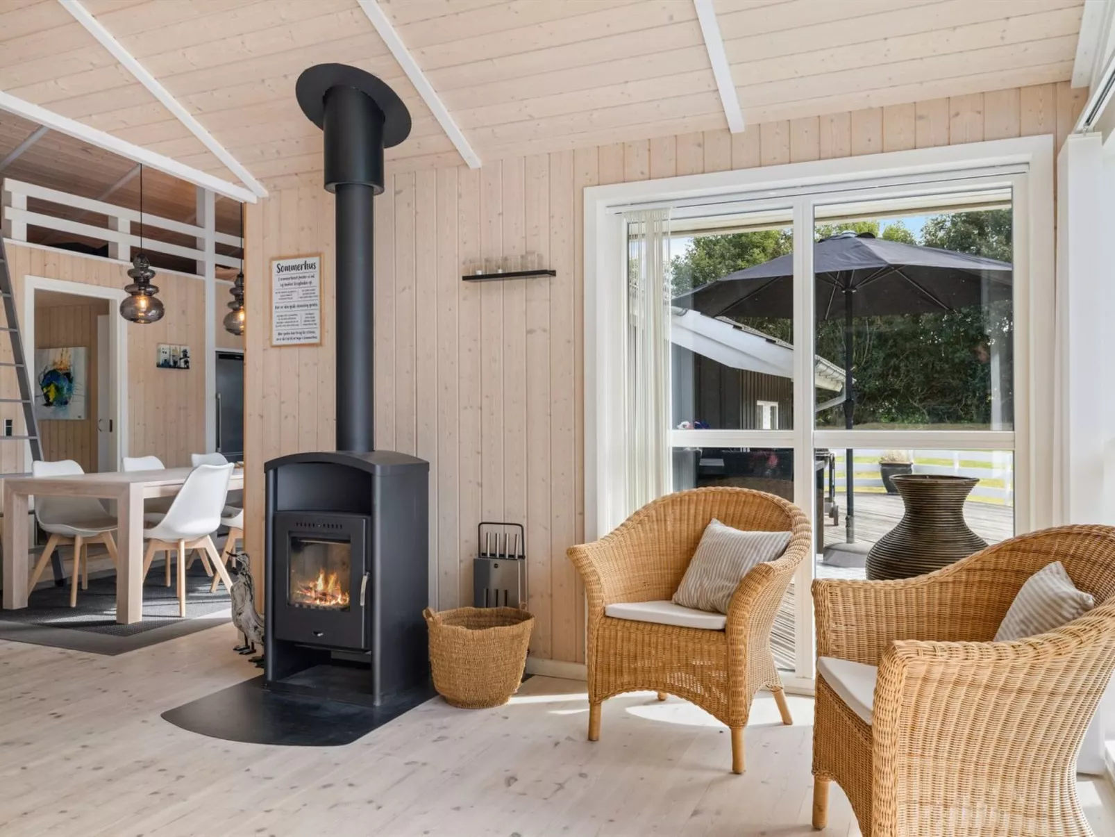 "Ønevus" - 550m from the sea-Drinnen