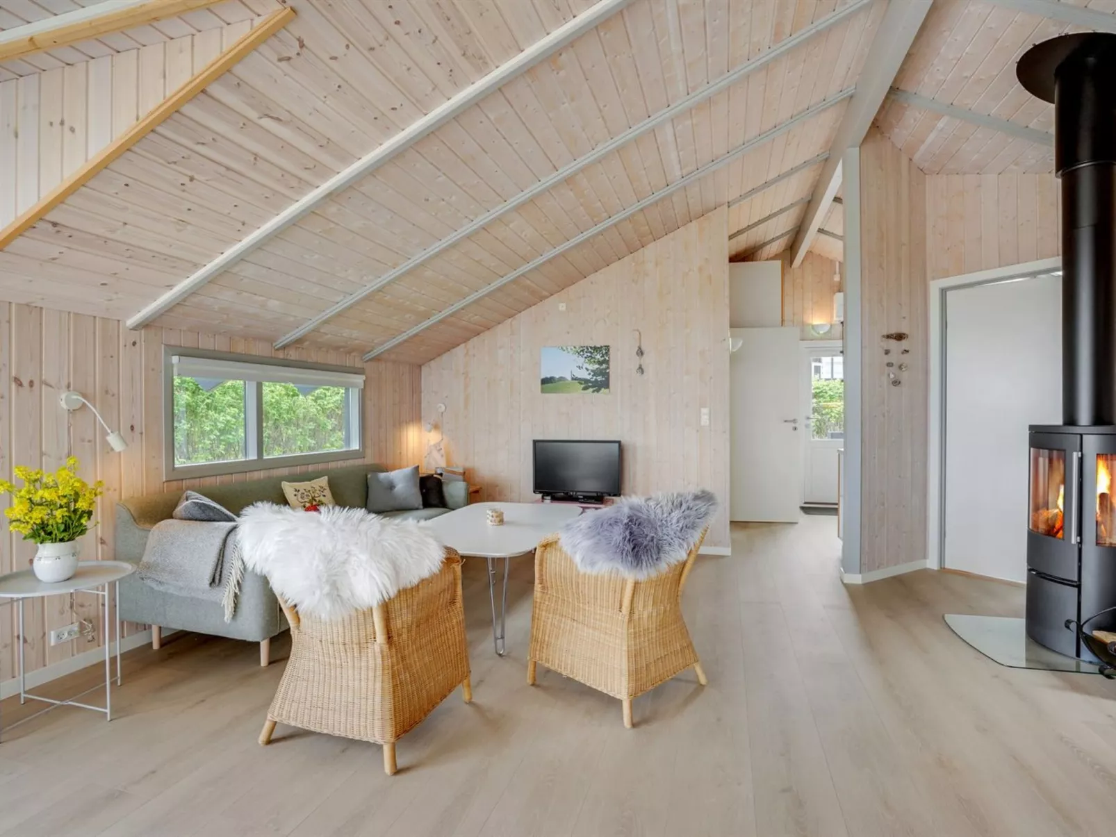 "Ely" - 300m from the sea-Inside