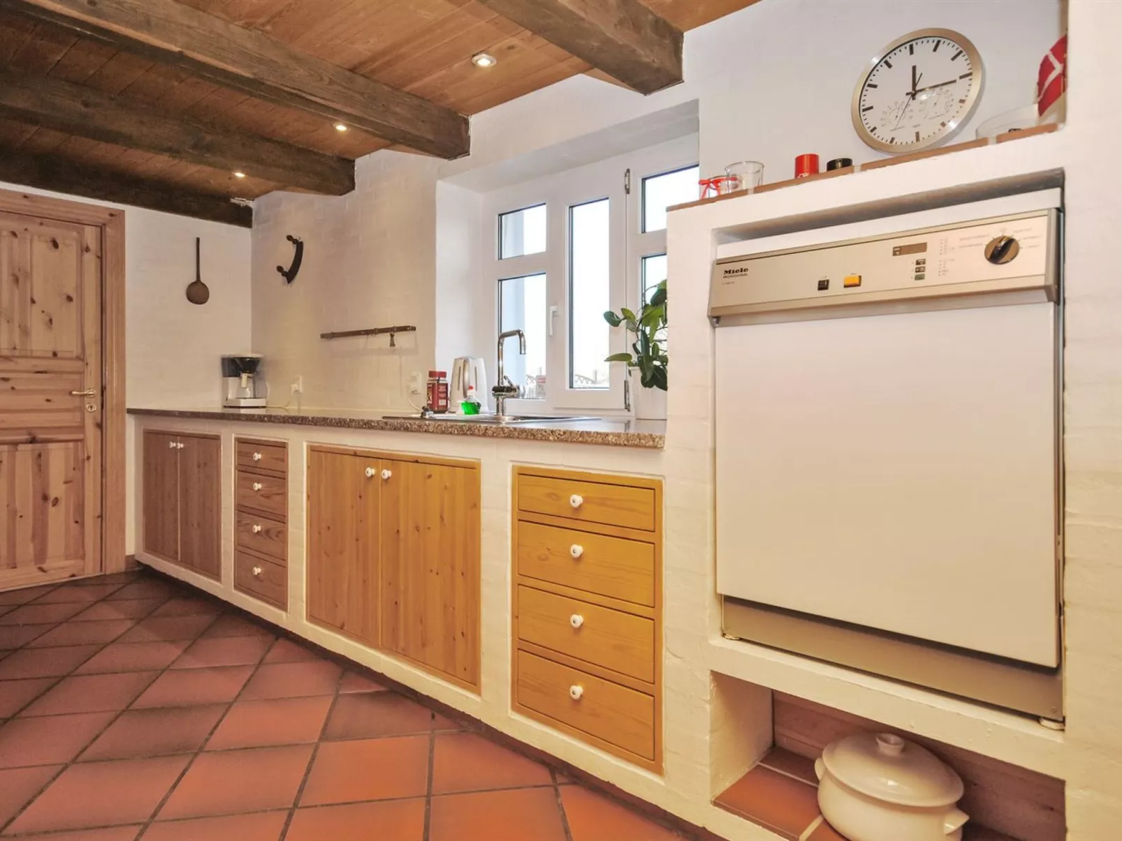 "Millie" - 3km to the fjord-Inside