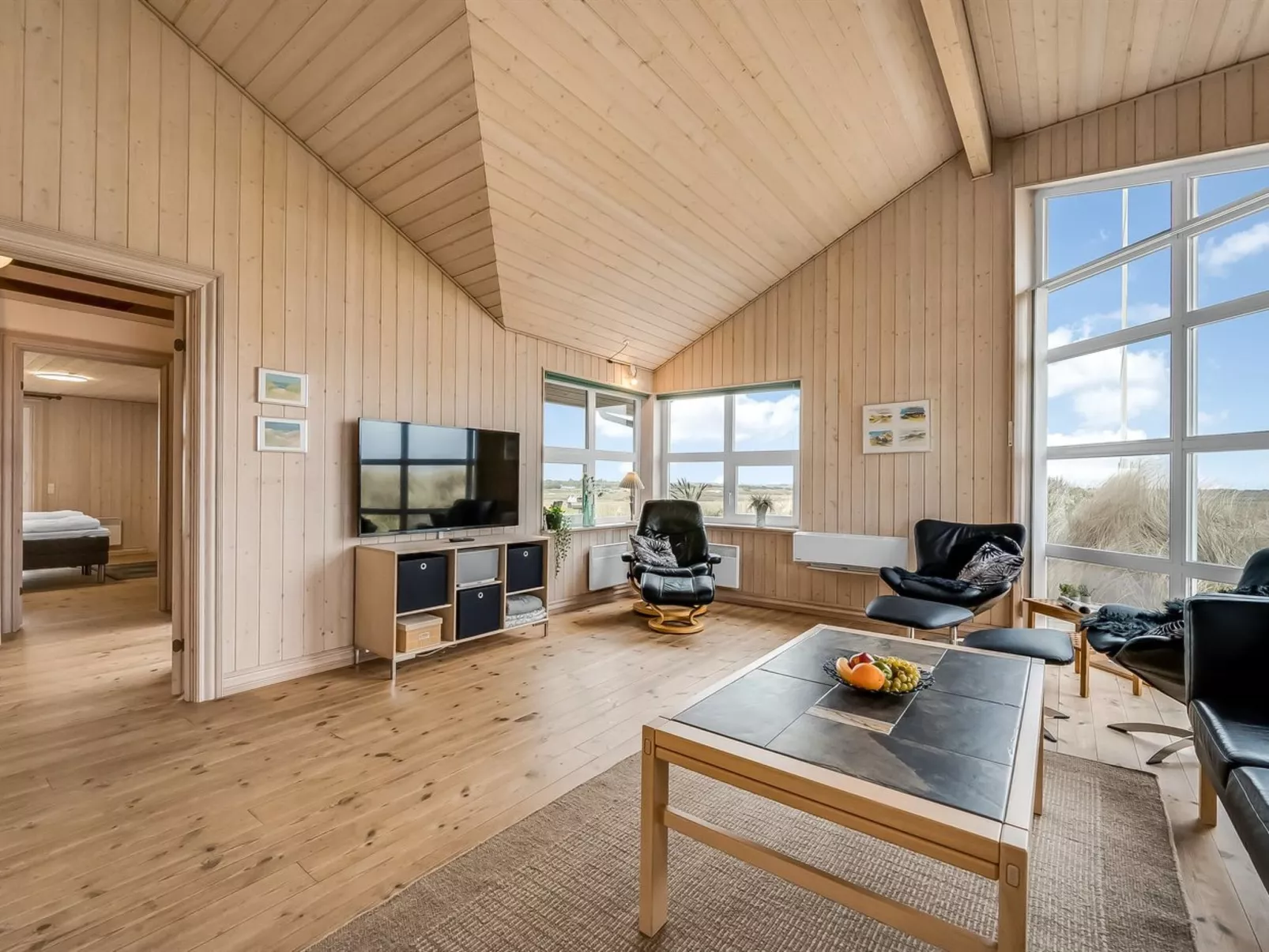 "Tahnee" - 450m from the sea-Inside