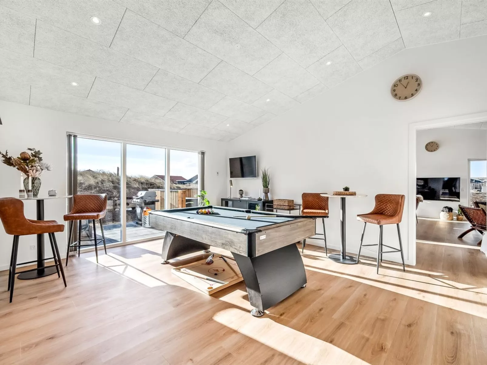 "Waldar" -  from the sea-Inside