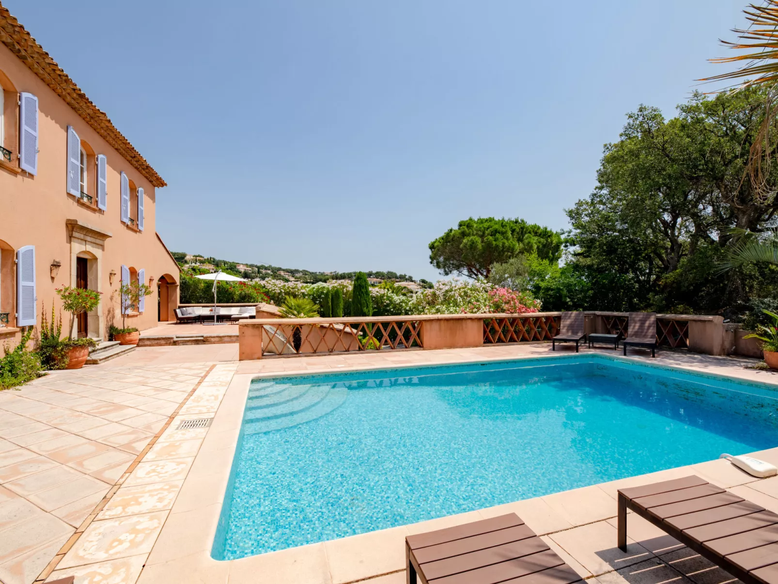  La Bastide Rose-Outside