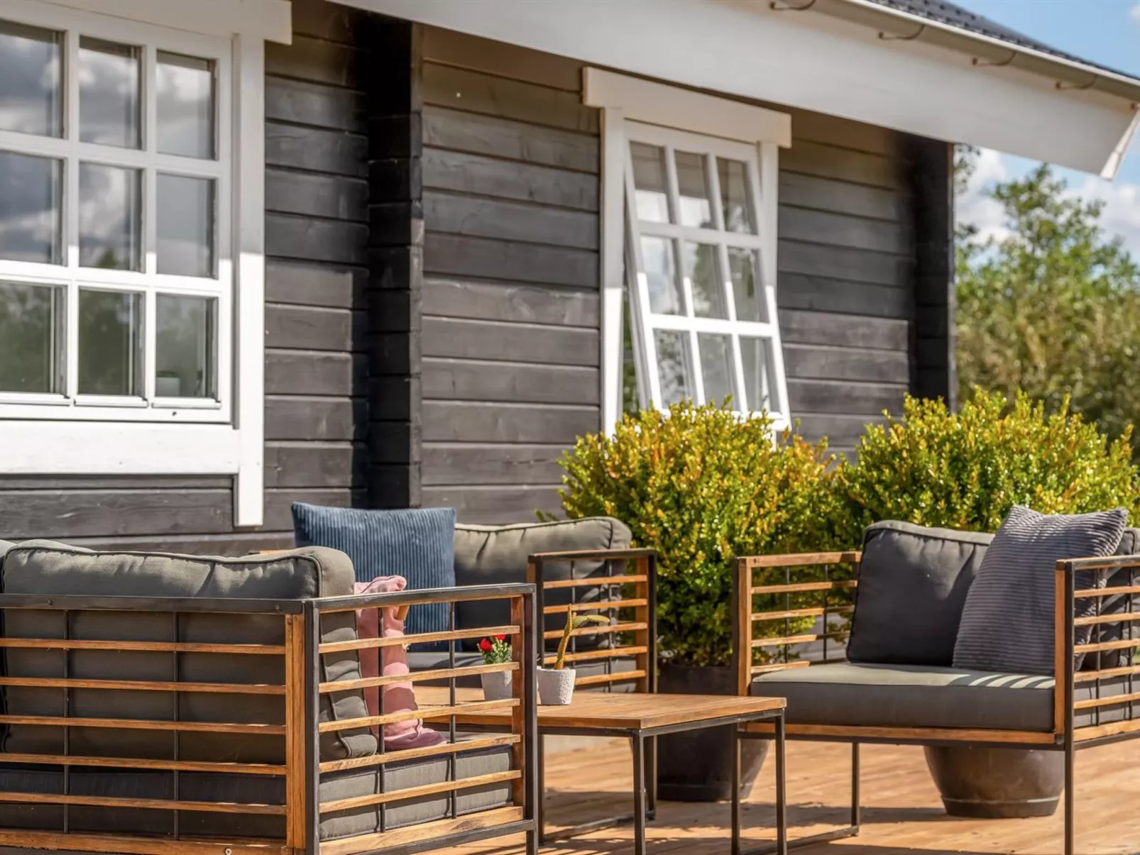 "Gizella" - 500m to the fjord-Outside