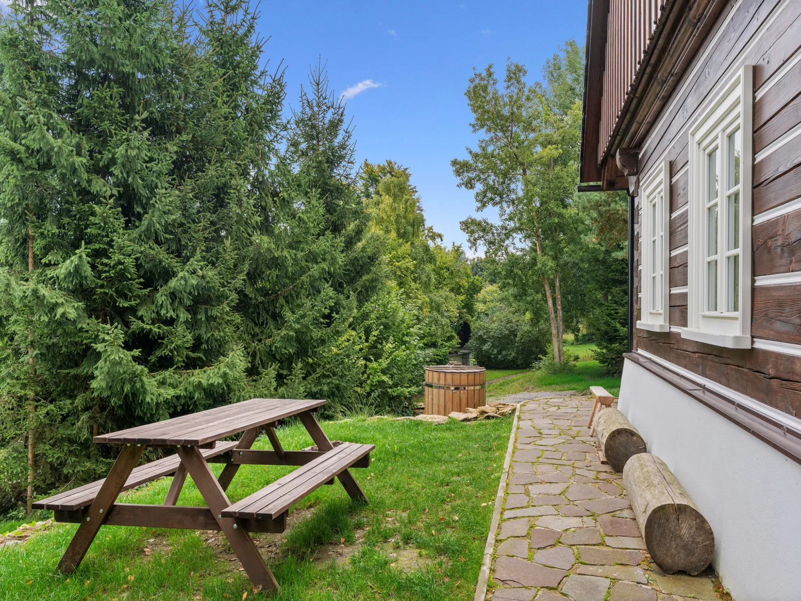 Roubenka Maleč-Outside