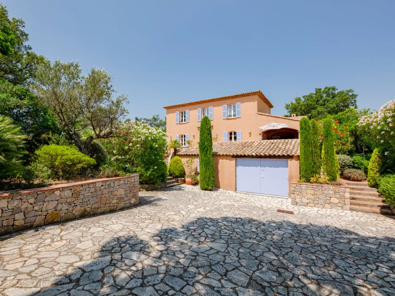  La Bastide Rose-Outside