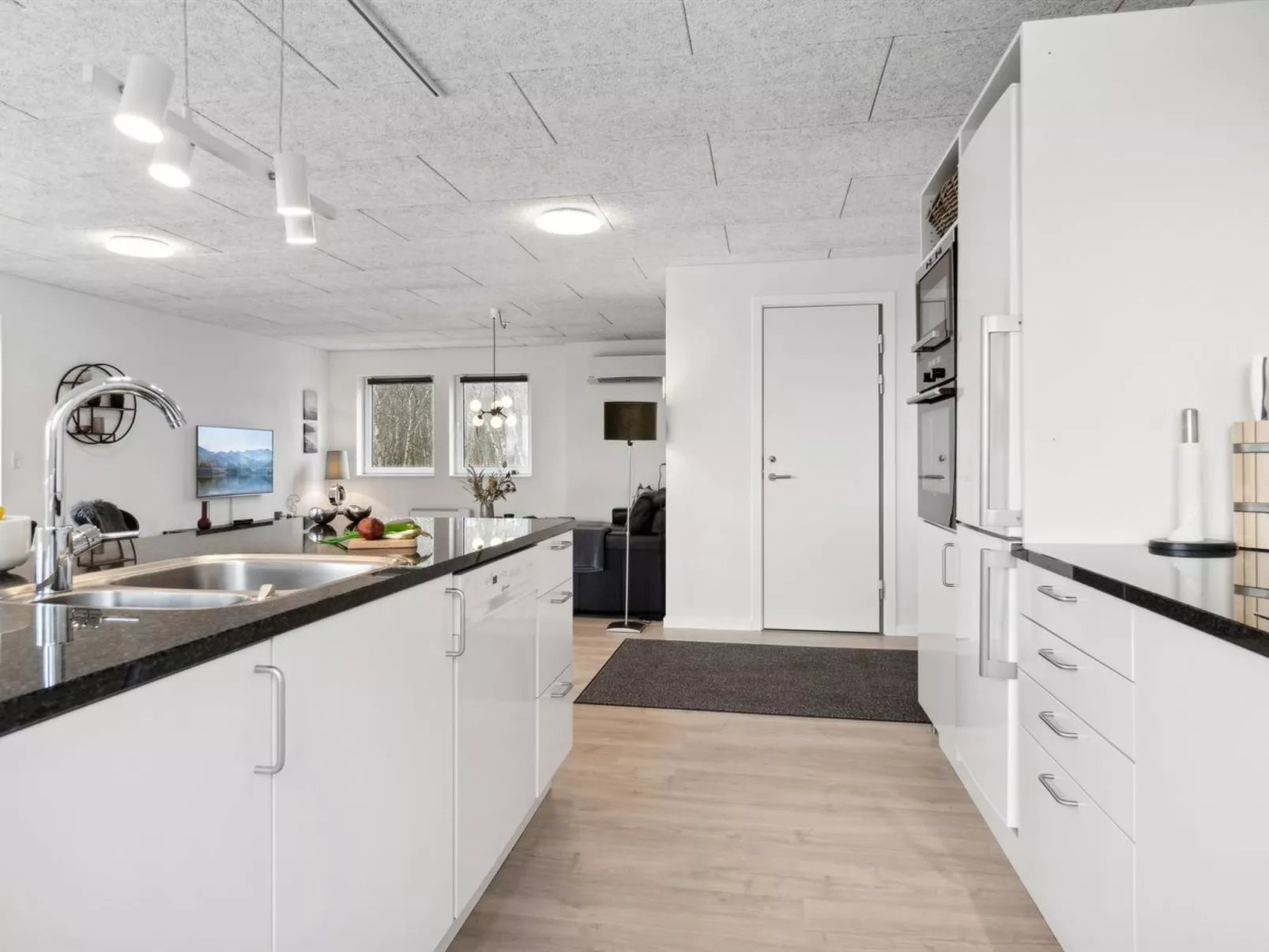 "Thorbiorn" -  from the sea-Drinnen