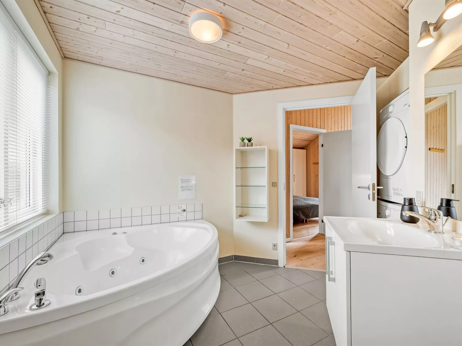 "Aurelie" -  from the sea-Inside