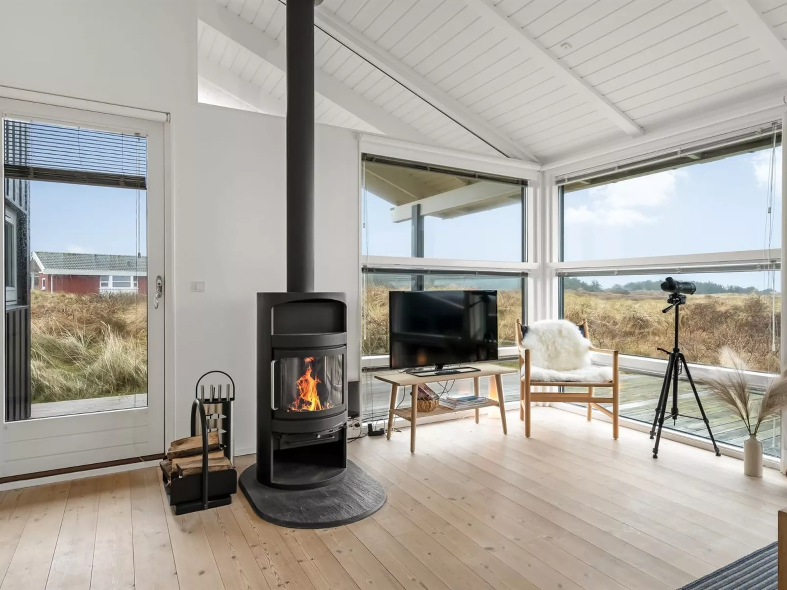 "Nuka" - 400m from the sea-Dedans