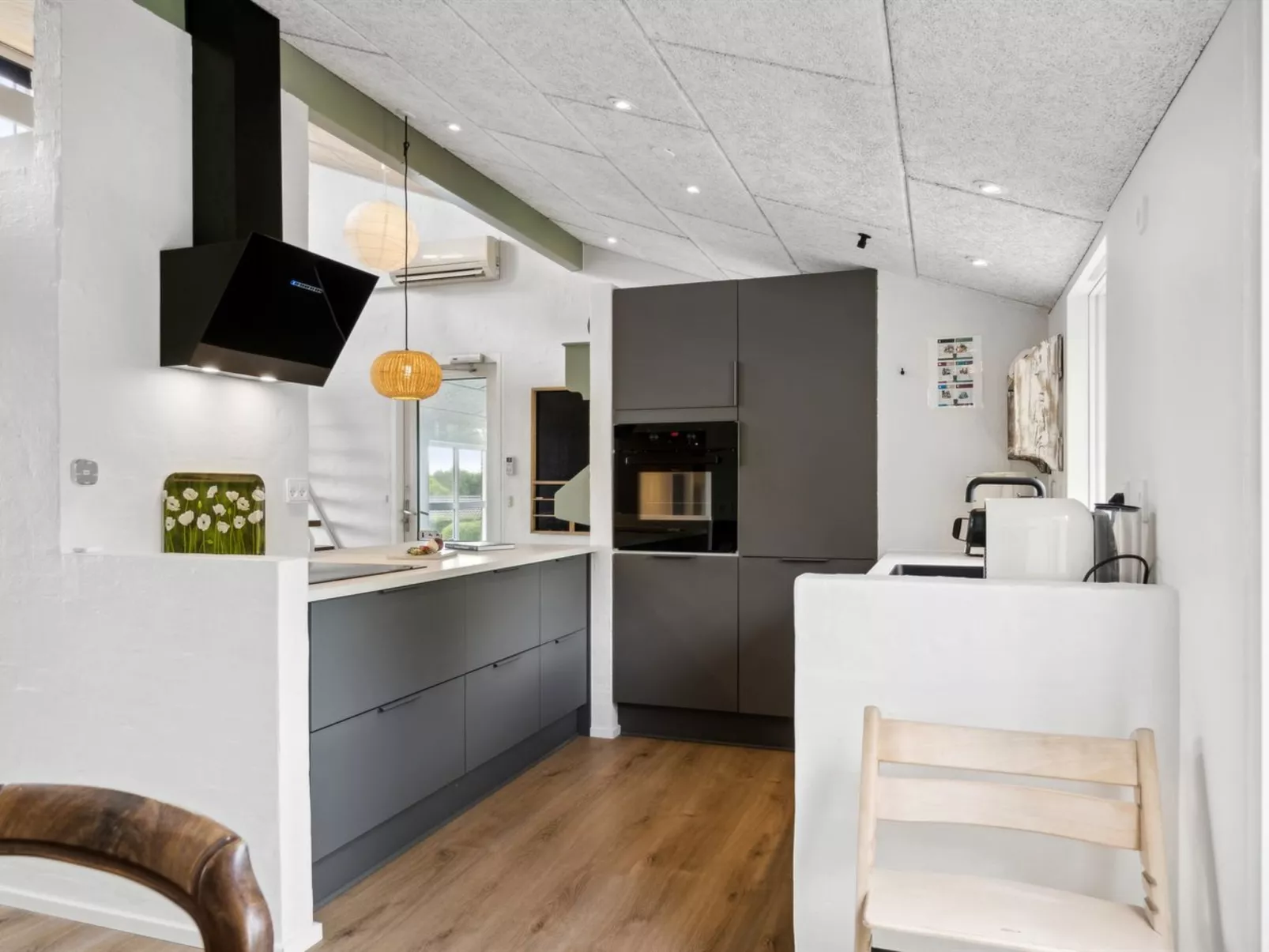 "Svenn" - 300m from the sea-Drinnen