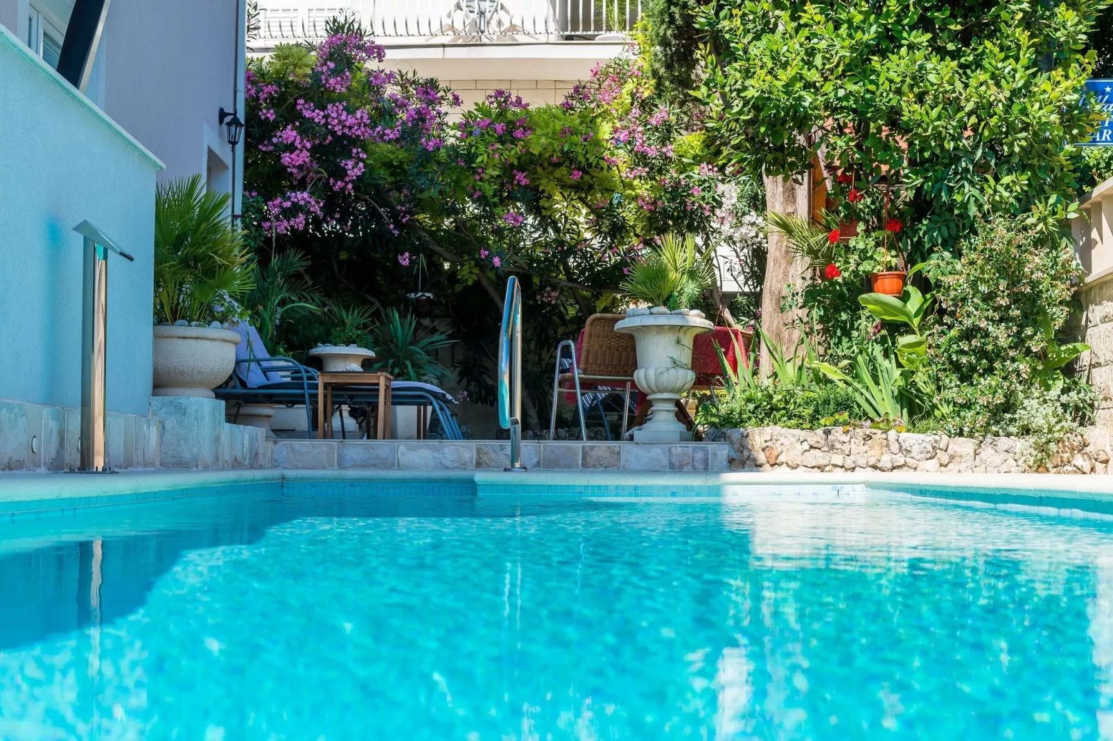 Apartments Aura - Comfort Studio Apartment 4 with shared swimming pool-Swimming pool