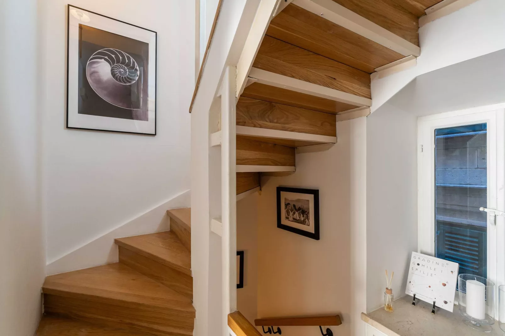 Guest House Lumin - Twin Room with City View (Third Floor) (BR3)-Indoor