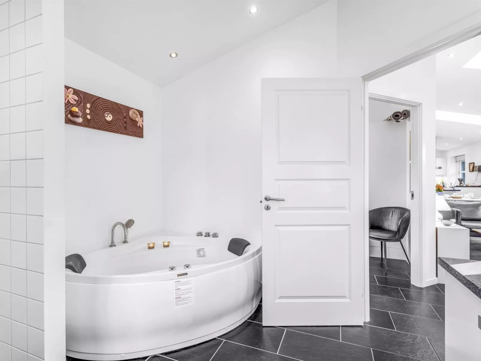 "Laulu" - 200m from the sea-Drinnen