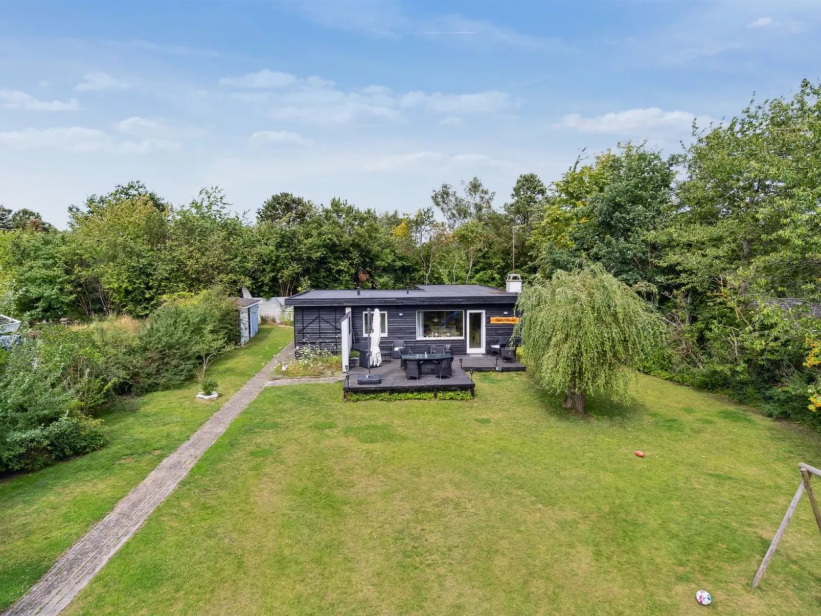 "Mark" - 1.2km from the sea-Outside