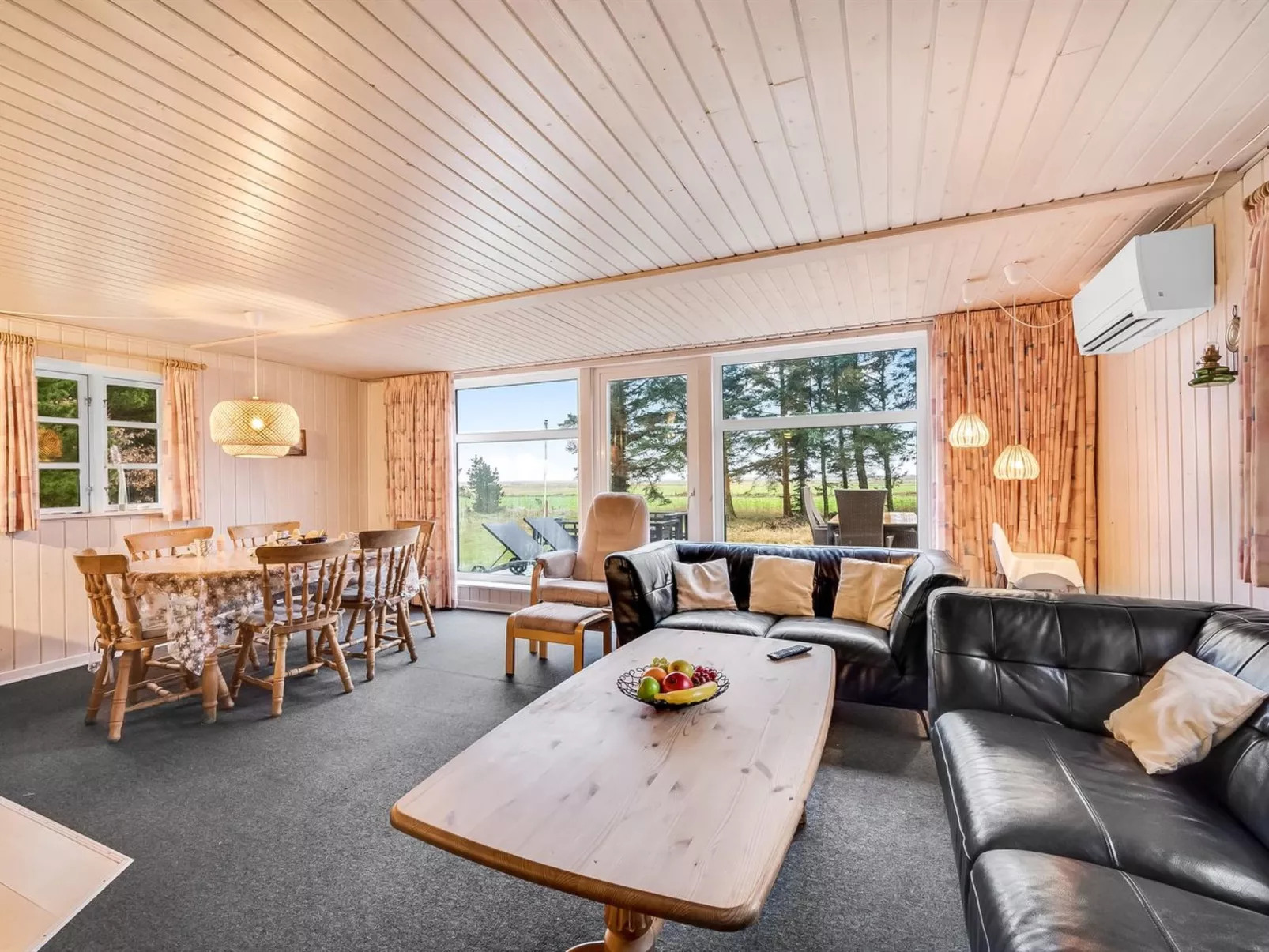 "Brawith" - 700m to the fjord-Inside