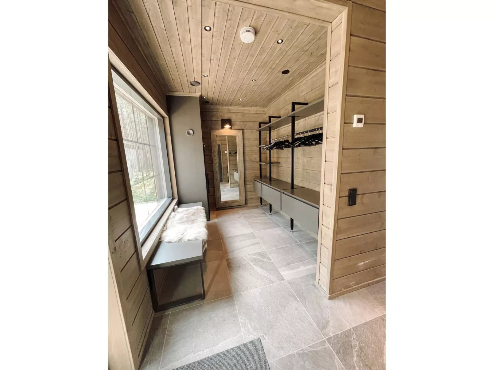 Willa levi west b-Dedans