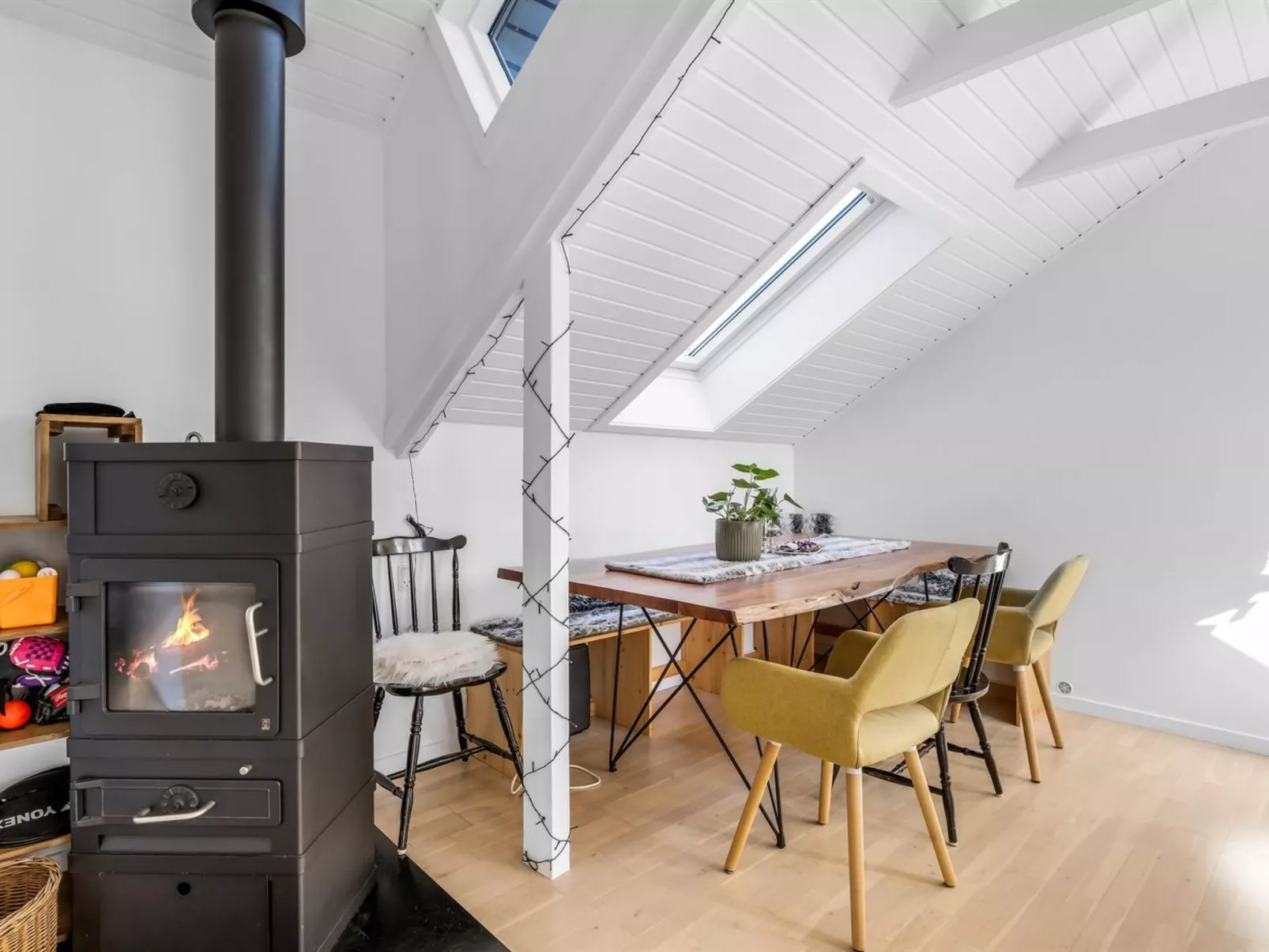 "Hughe" - 1.3km from the sea-Dedans