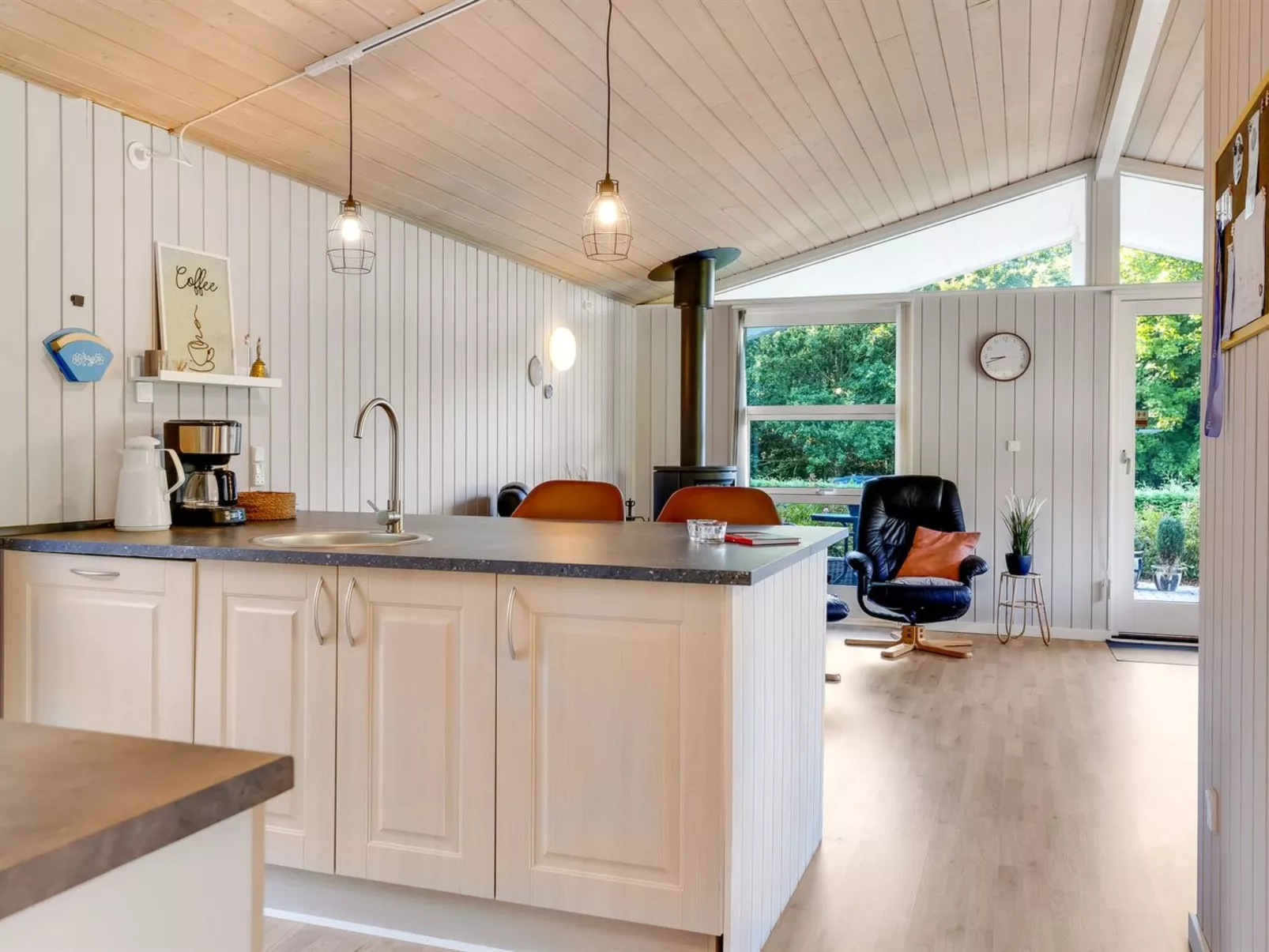 "Dorethea" - 30km from the sea-Dedans