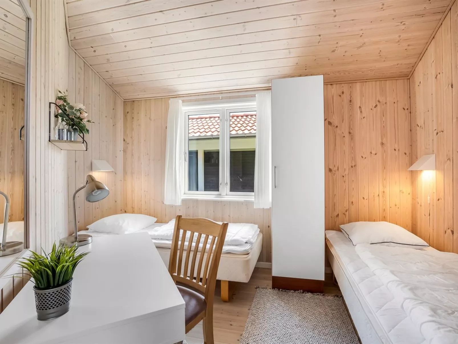 "Ernesta" -  from the sea-Inside