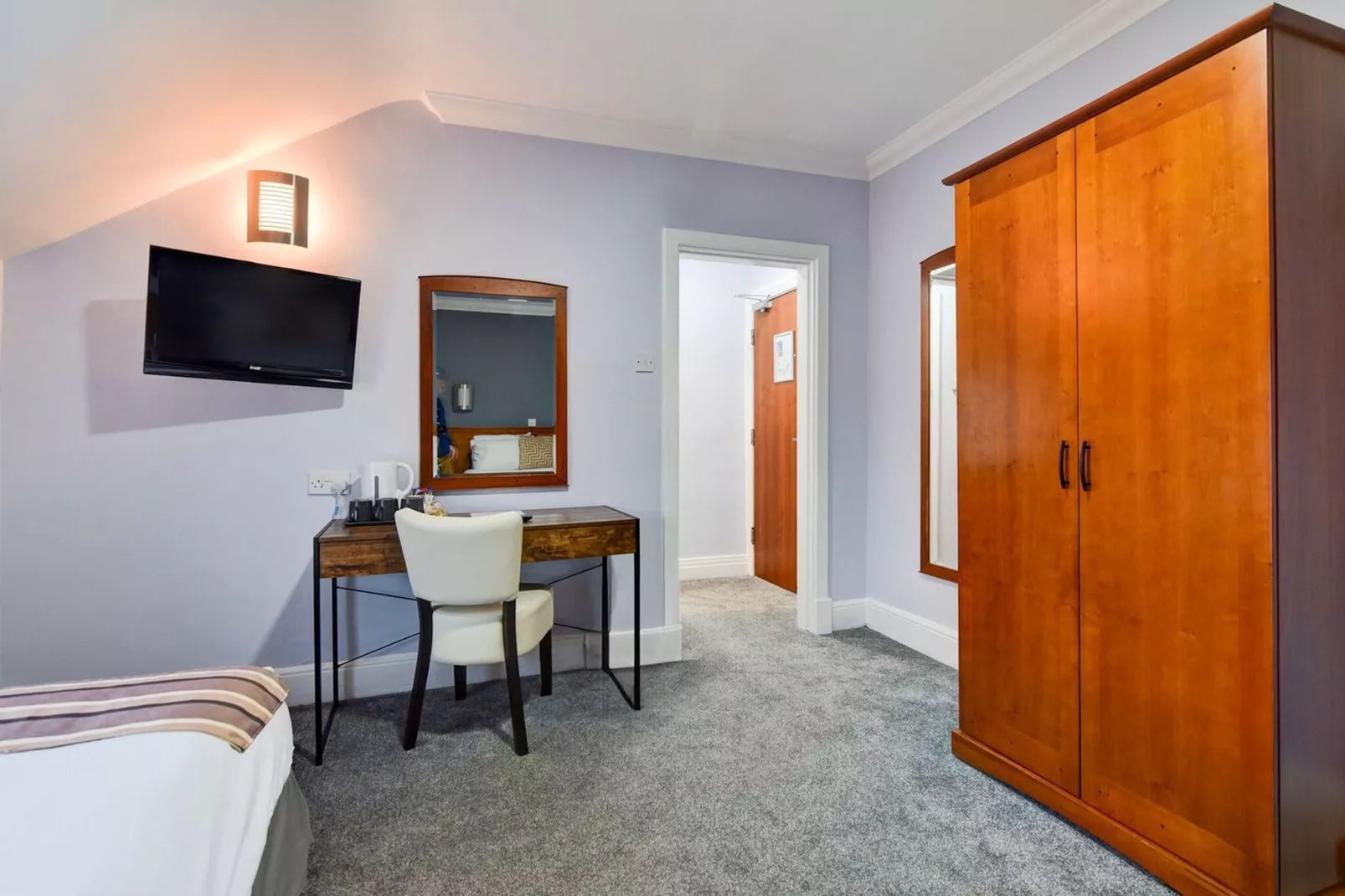 Standard Twin Room-Bedroom