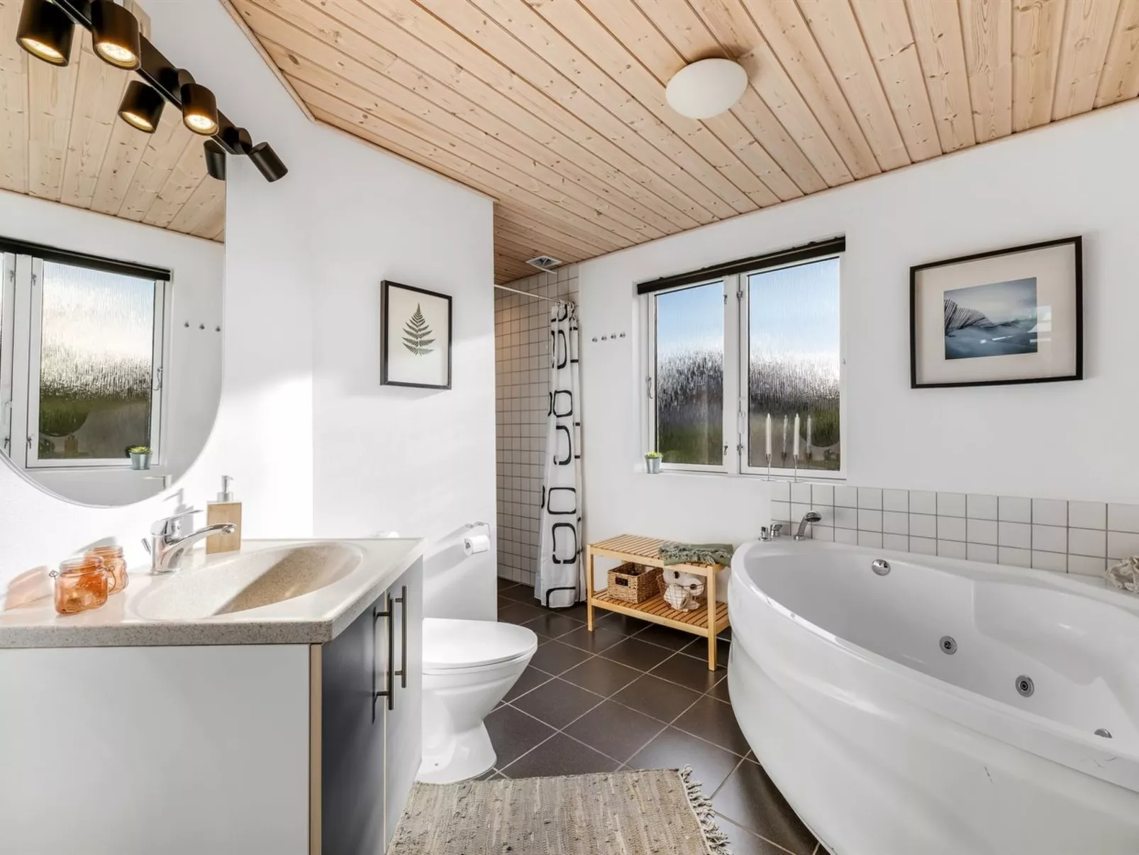 "Kanerva" -  from the sea-Inside