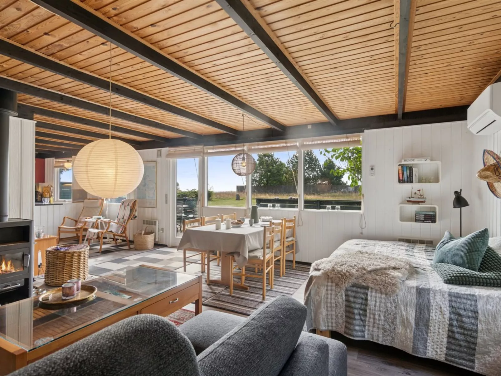 "Joon" - 100m from the sea-Drinnen