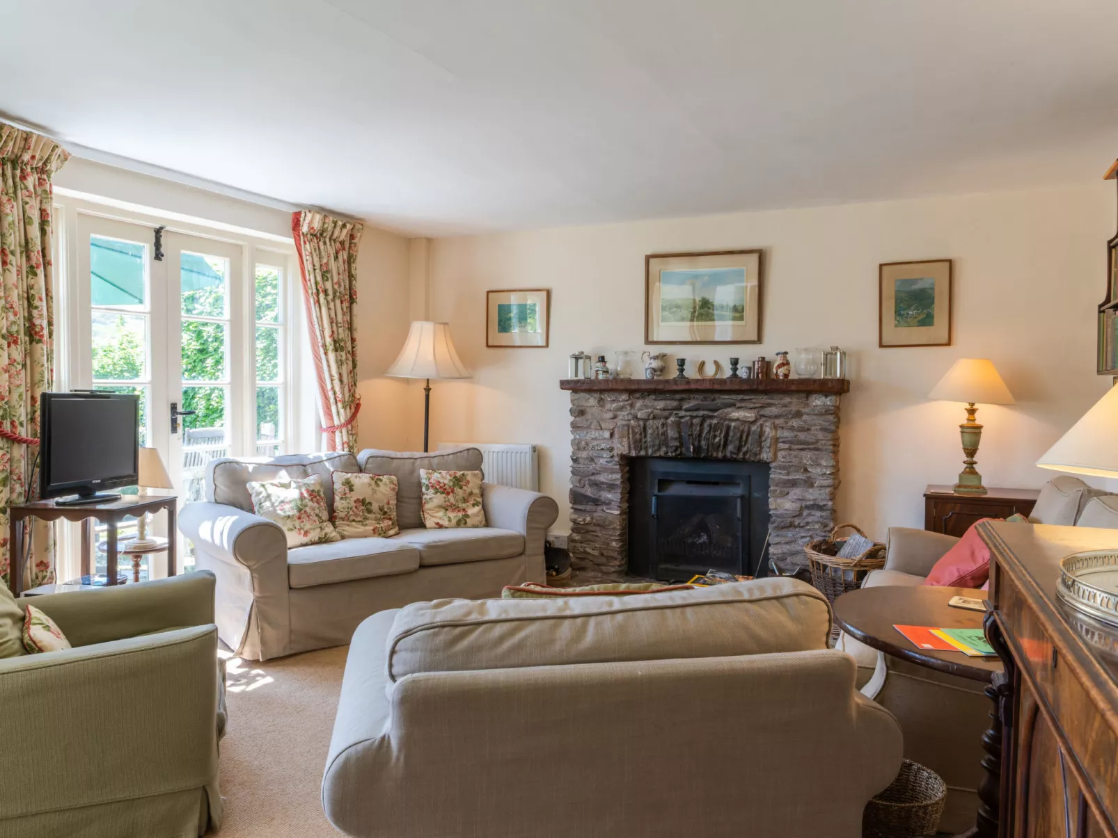 Valley Cottage-Dedans