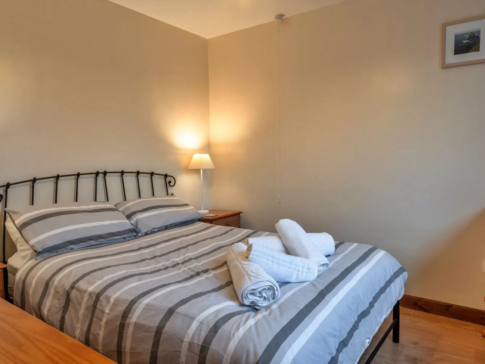 No.1 Gladys' Orchard-Drinnen