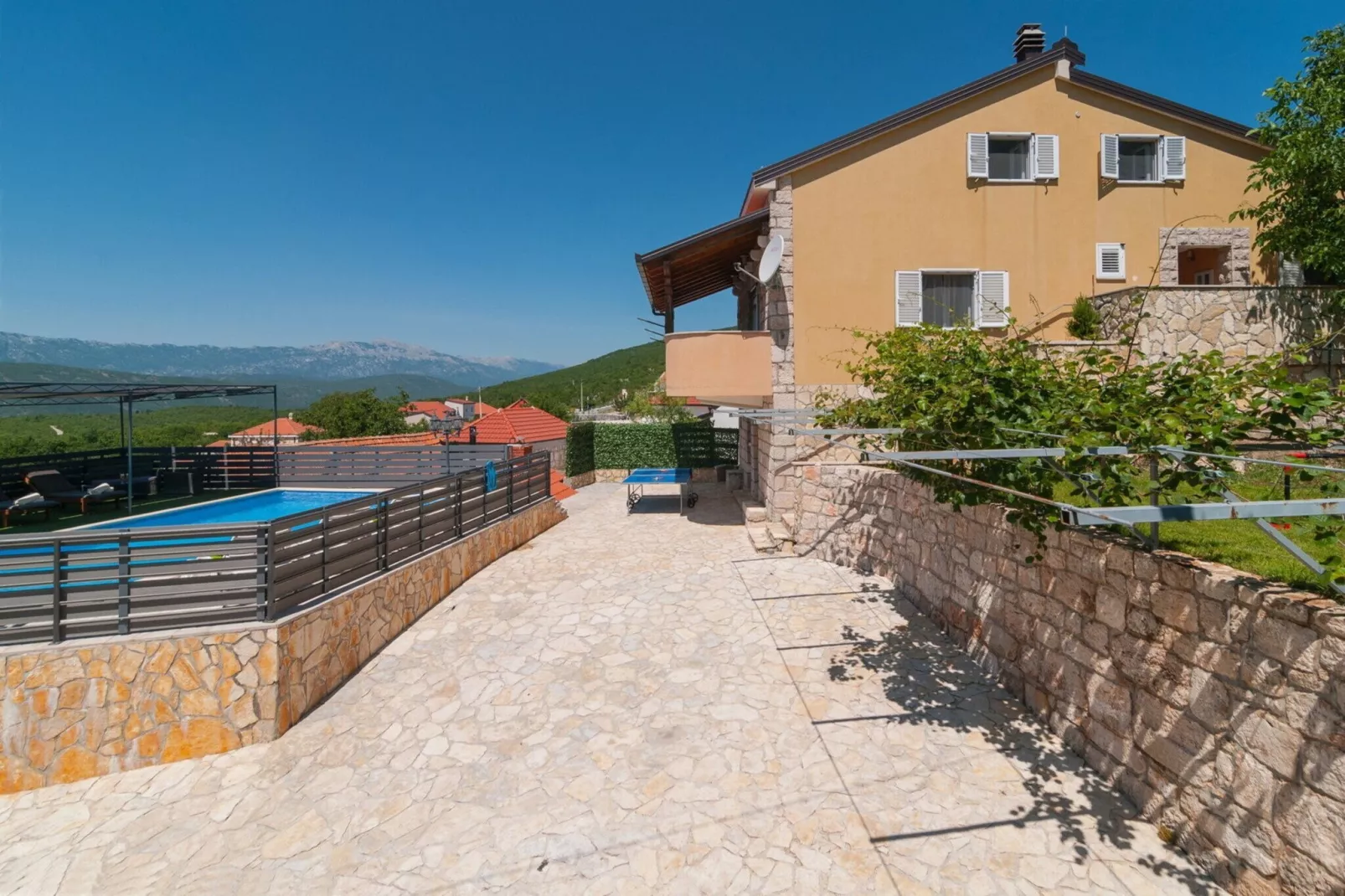 Five-Bedroom Home-Schwimmbad