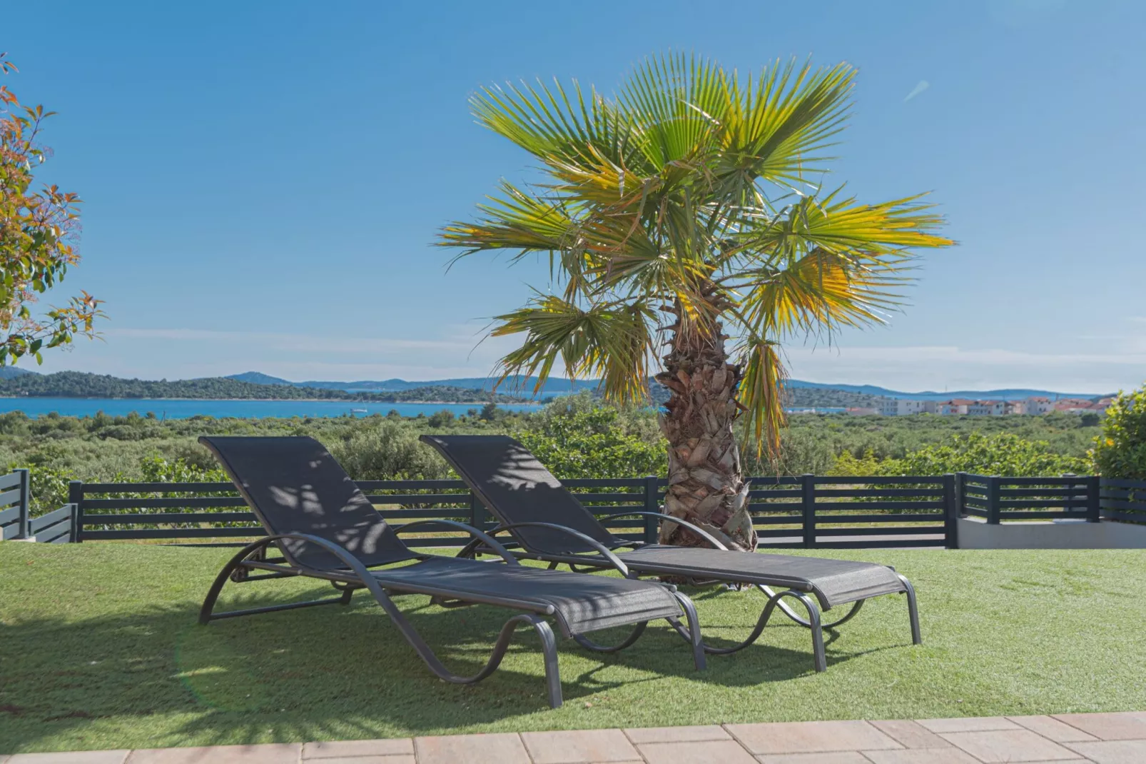 Four-Bedroom Villa With Pool-Im Freien