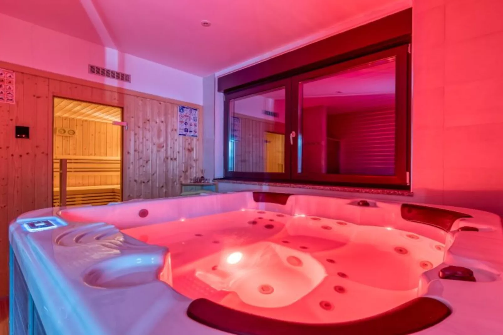 Four Bedroom Holiday House Mali Raj with Pool-Schwimmbad