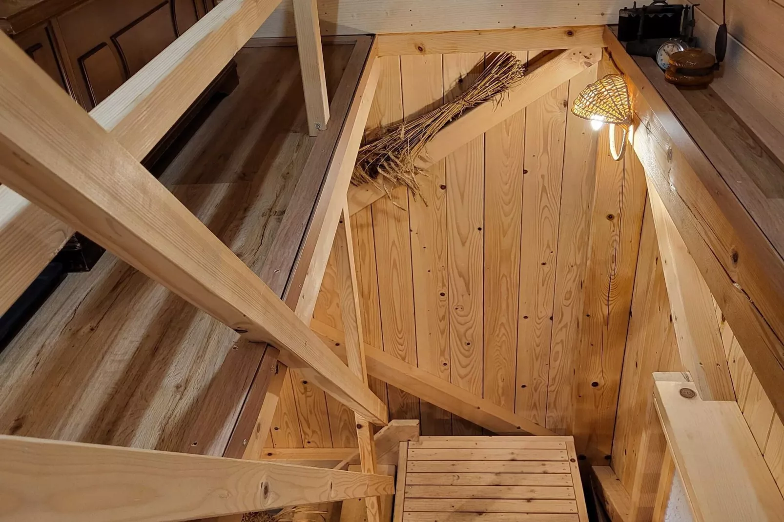 Echo Valley Hillside Holiday Home with Sauna - Two Bedroom Holiday Home with Sauna-Treppe