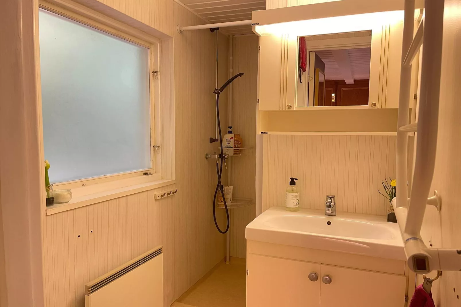 Charmant chalet au bord du lac avec sauna-Intérieur