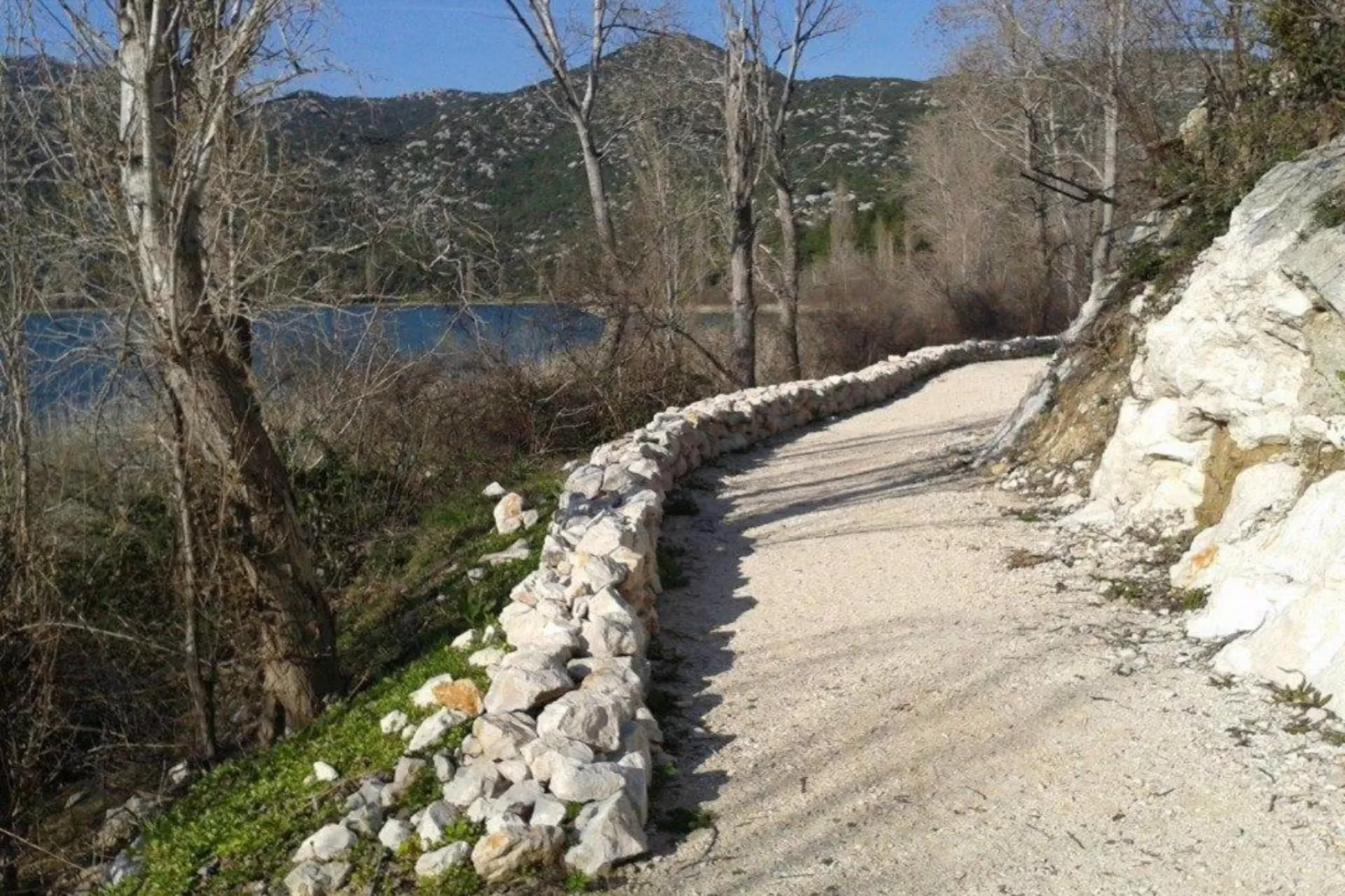 One-Bedroom Apartment With Lake View-Im Freien