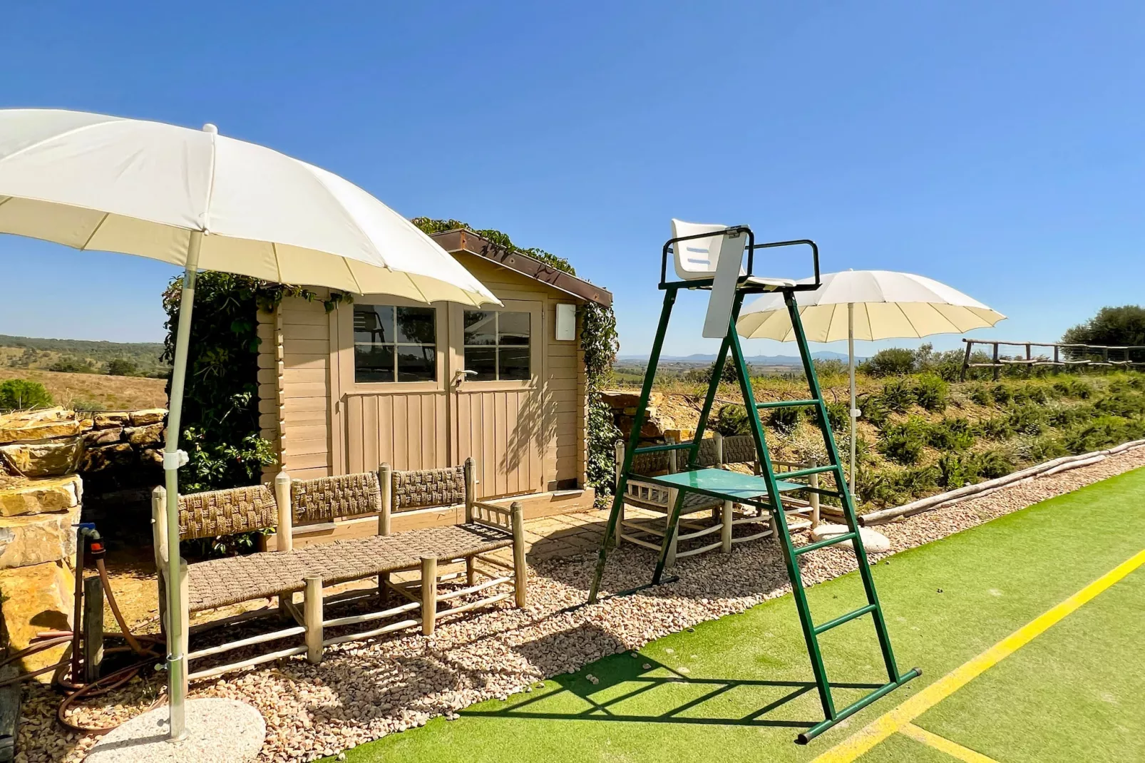 Maniero in Maremma-Jardins en été