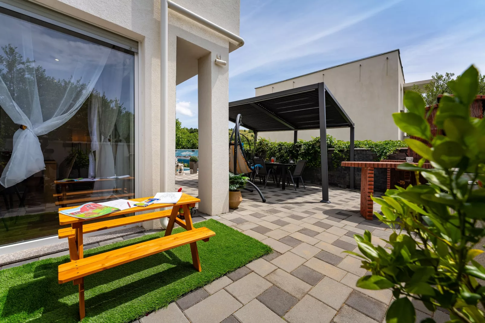 Apartment Nikita with private pool-Terrace balcony