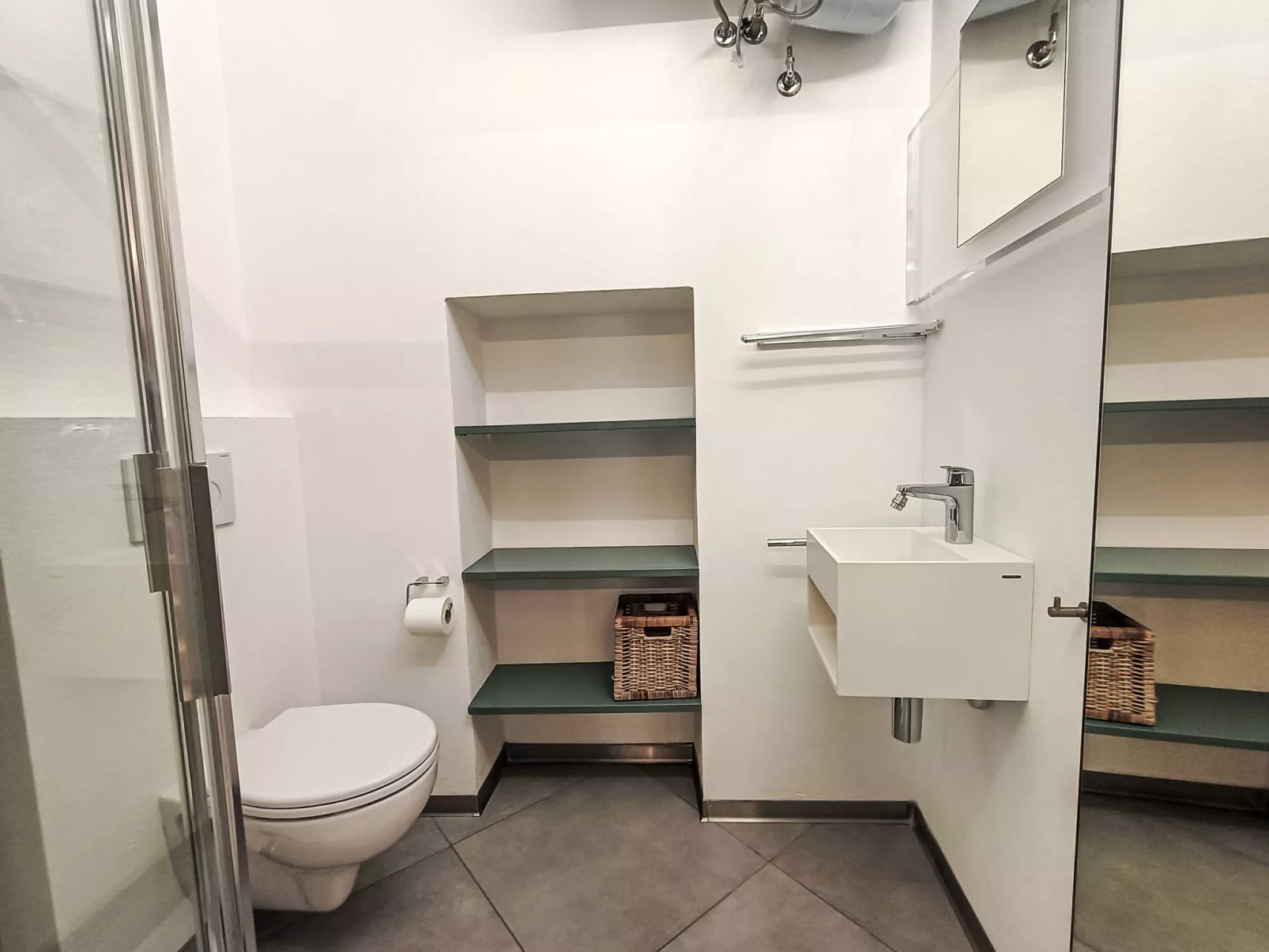 Terrazza con glicine-Drinnen