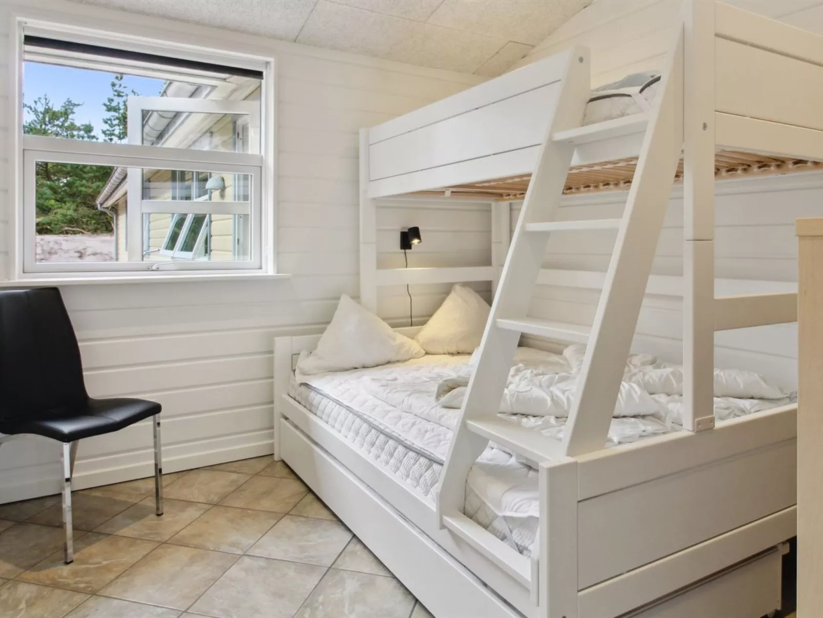 "Nael" - 1.6km from the sea-Drinnen