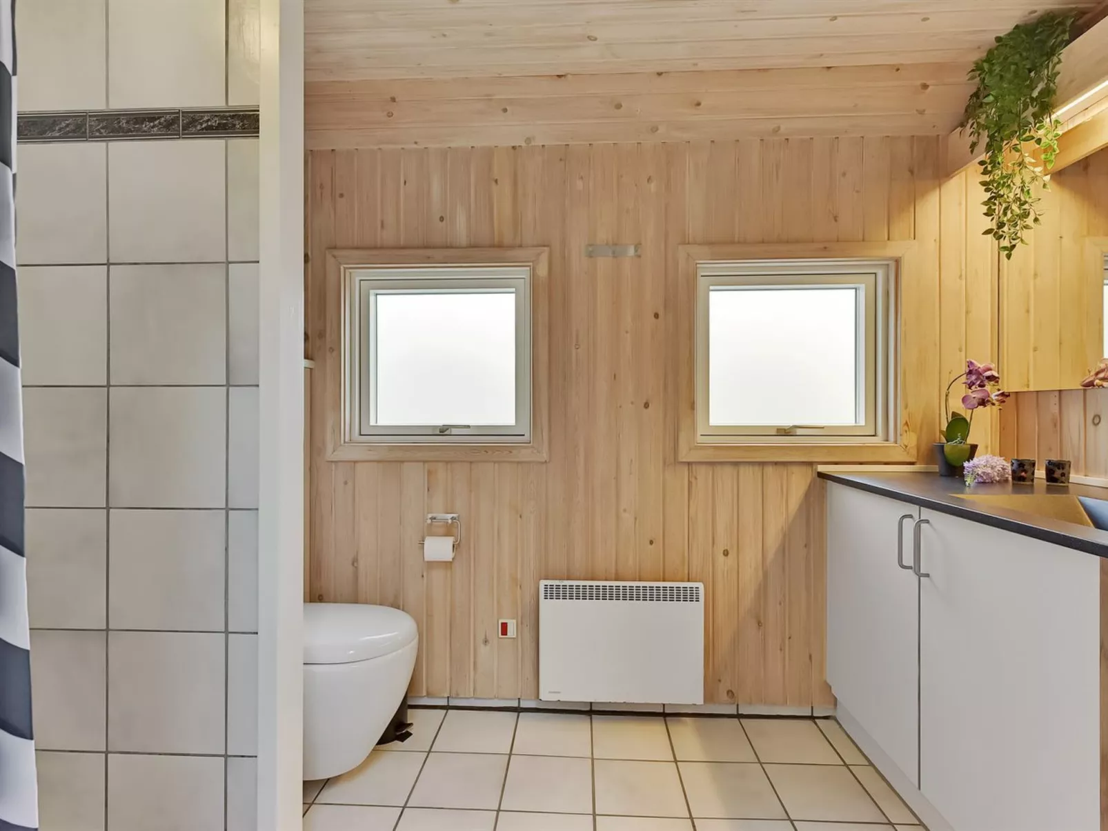 "Ellanor" - 1km from the sea-Inside