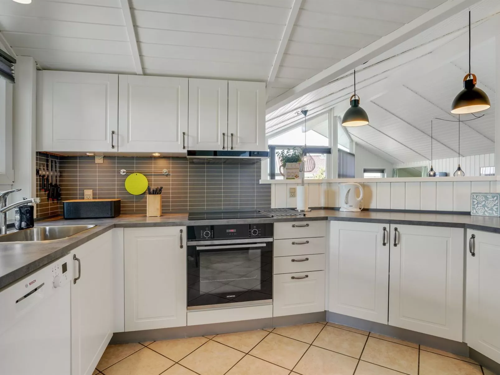 "Freek" - 400m from the sea-Inside