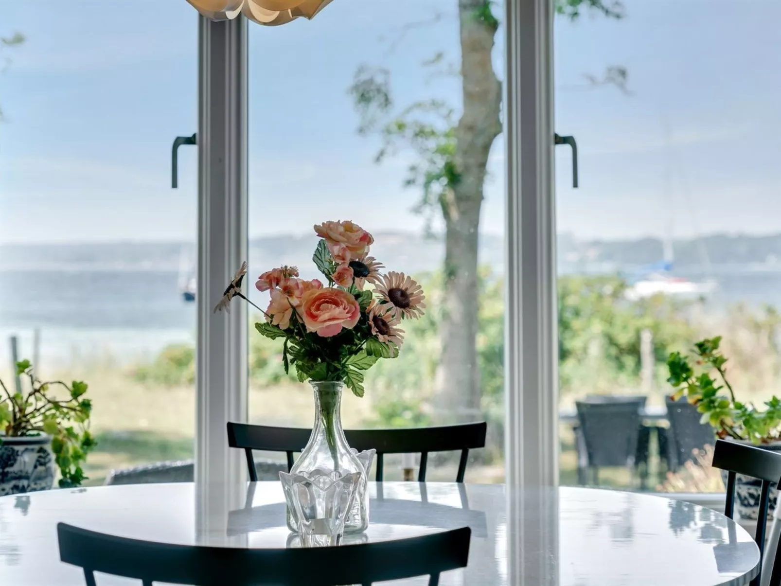 "Jeppe" - 50m to the fjord-Inside