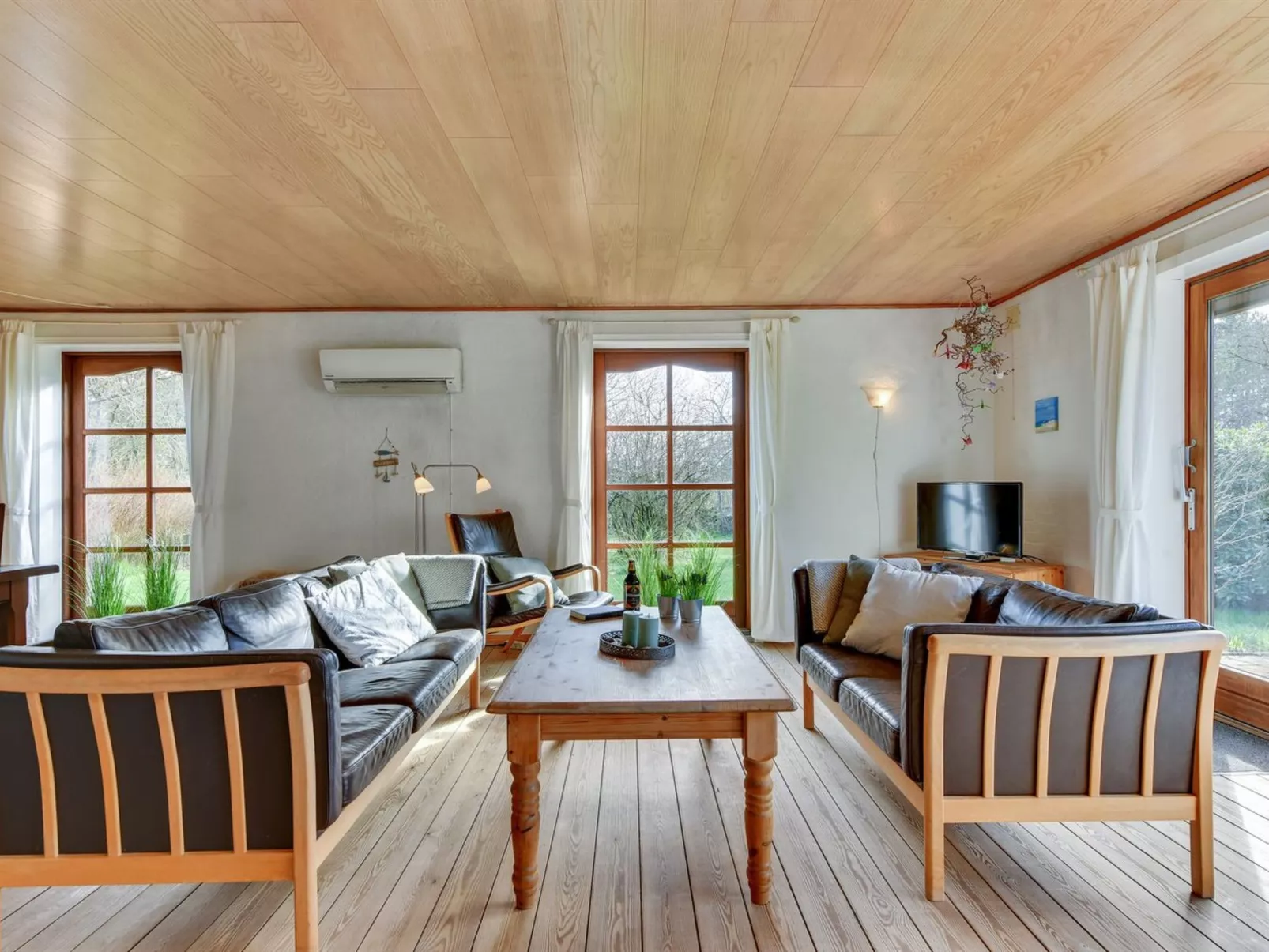 "Iiro" - 2.5km from the sea-Drinnen