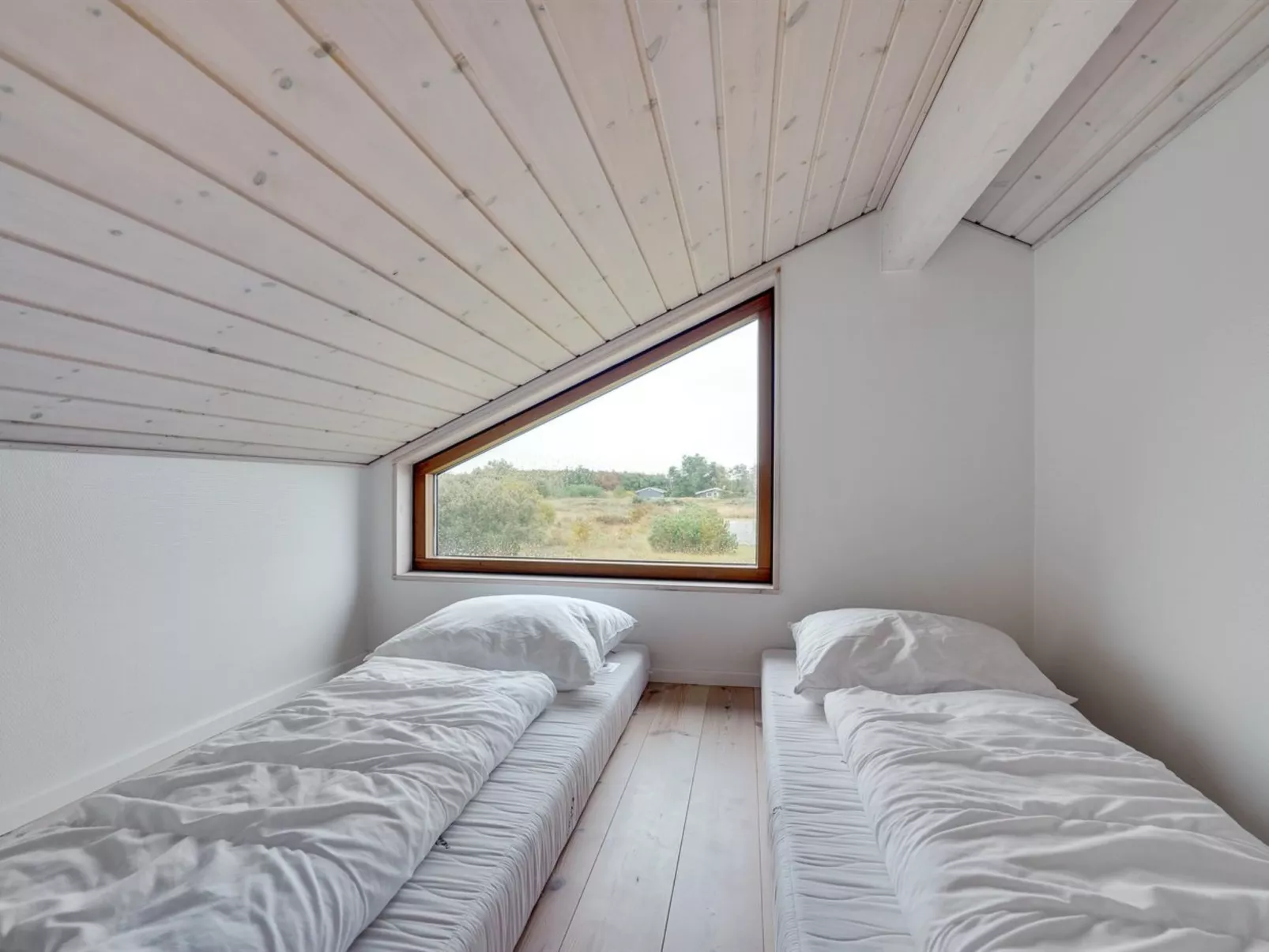 "Finna" - 1km from the sea-Inside