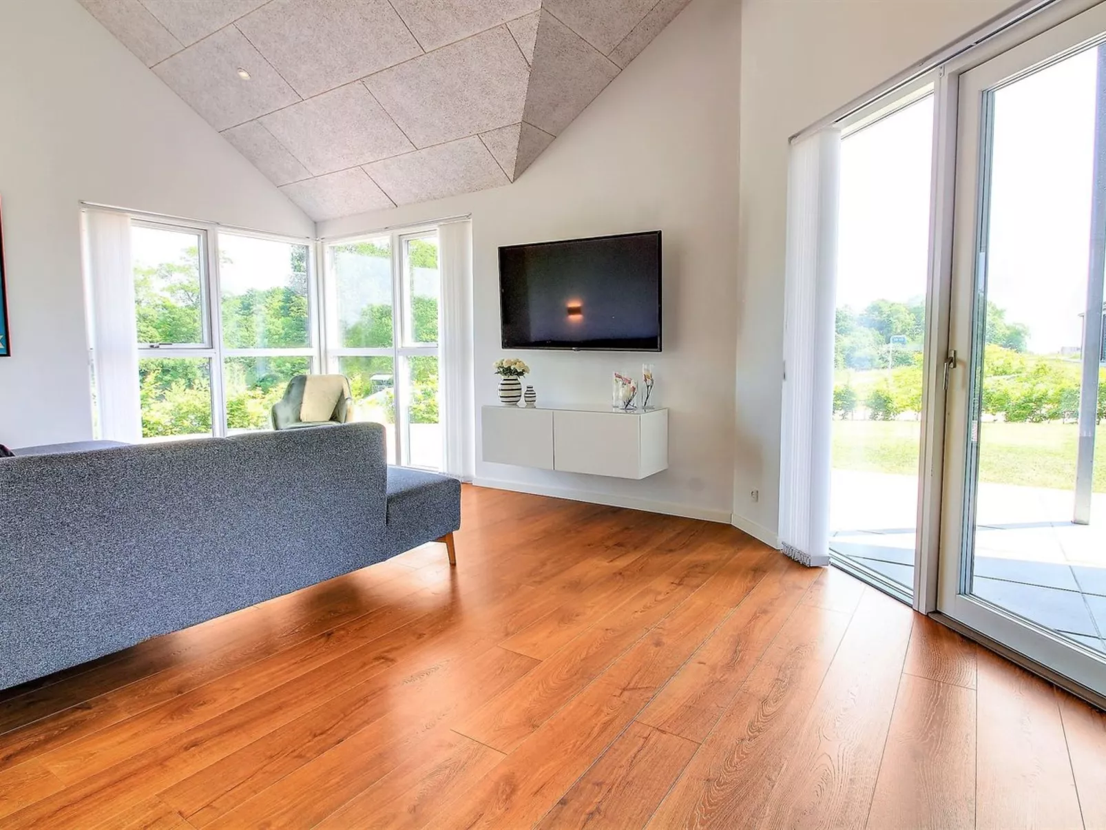 "Thorfin" - 200m from the sea-Inside