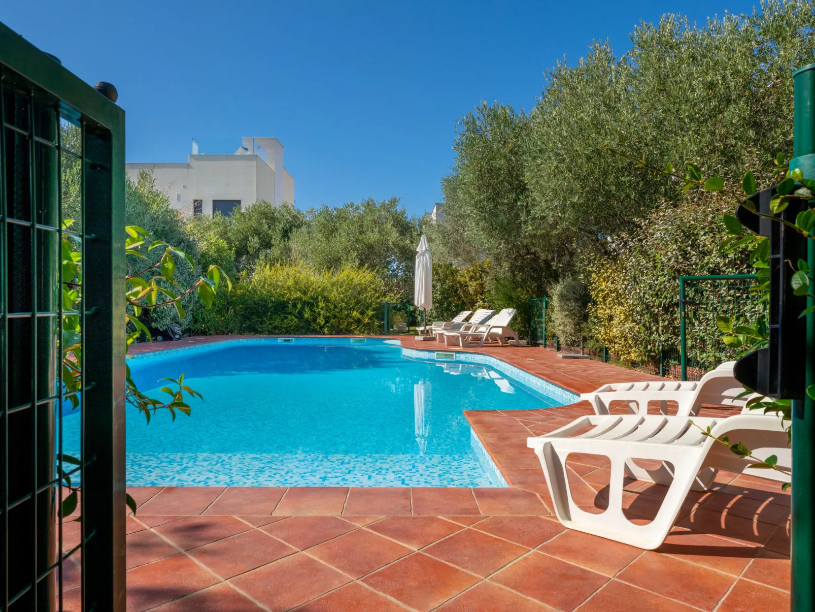 Yellow House-Draußen