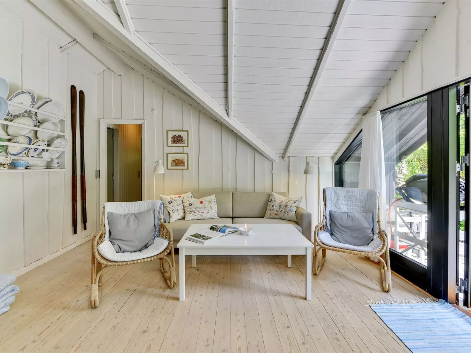 "Alika" - 200m to the fjord-Inside