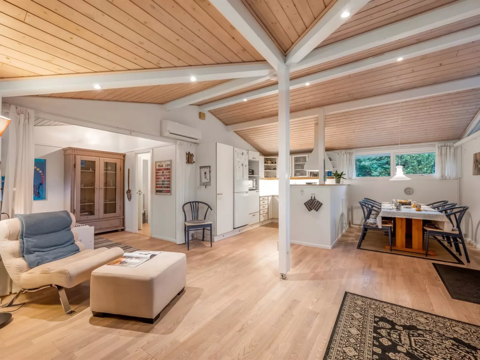 "Emmanuela" - 700m to the fjord-Drinnen