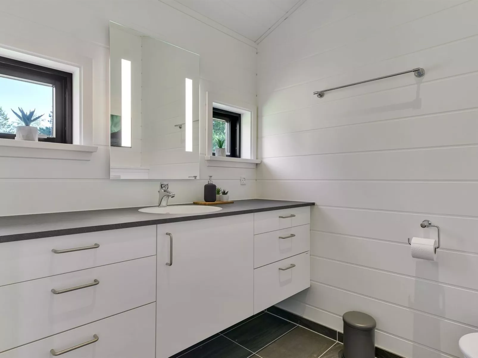 "Tea" - 2.7km from the sea-Dedans