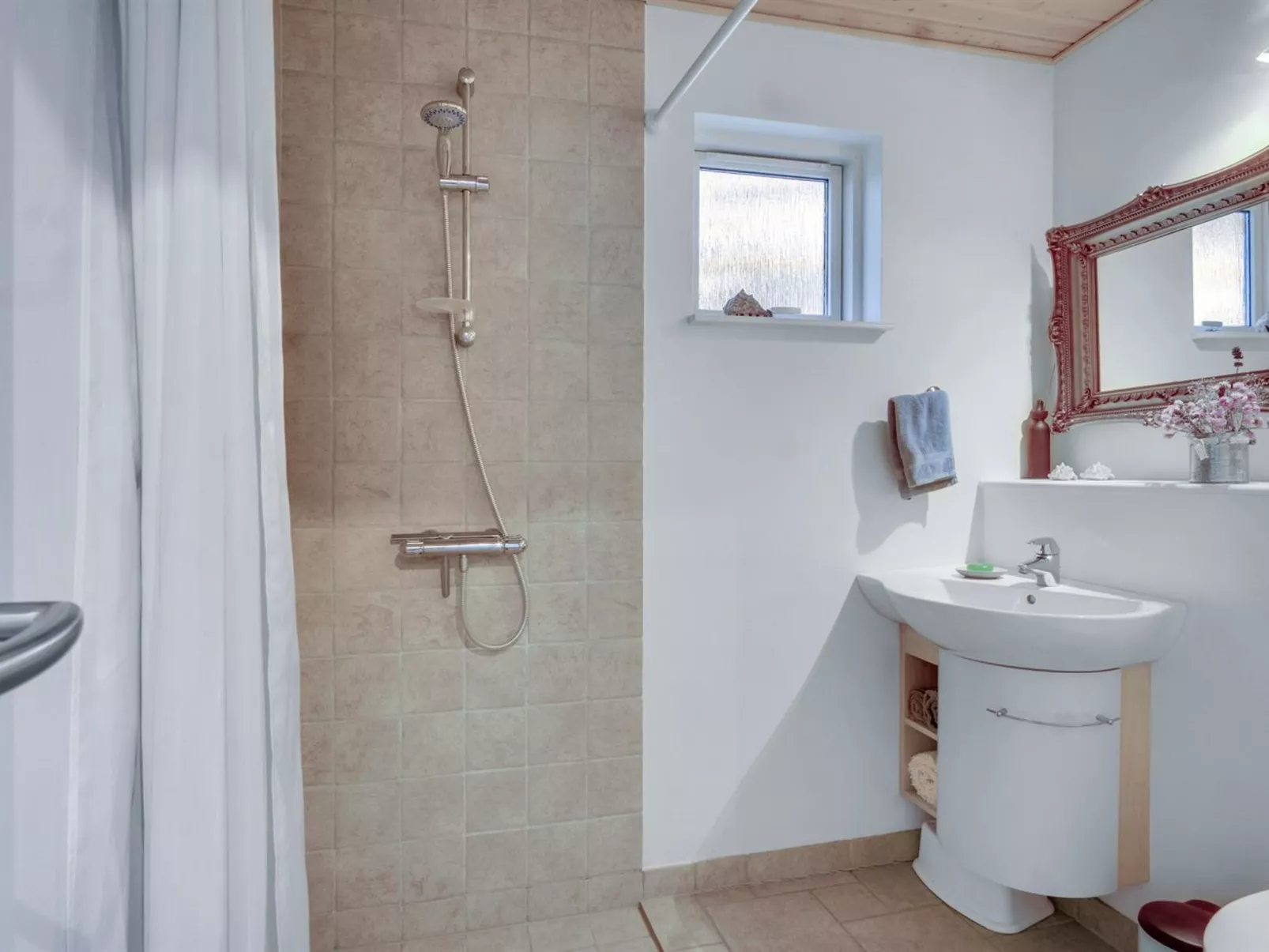 "Sahid" - 20m from the sea-Inside