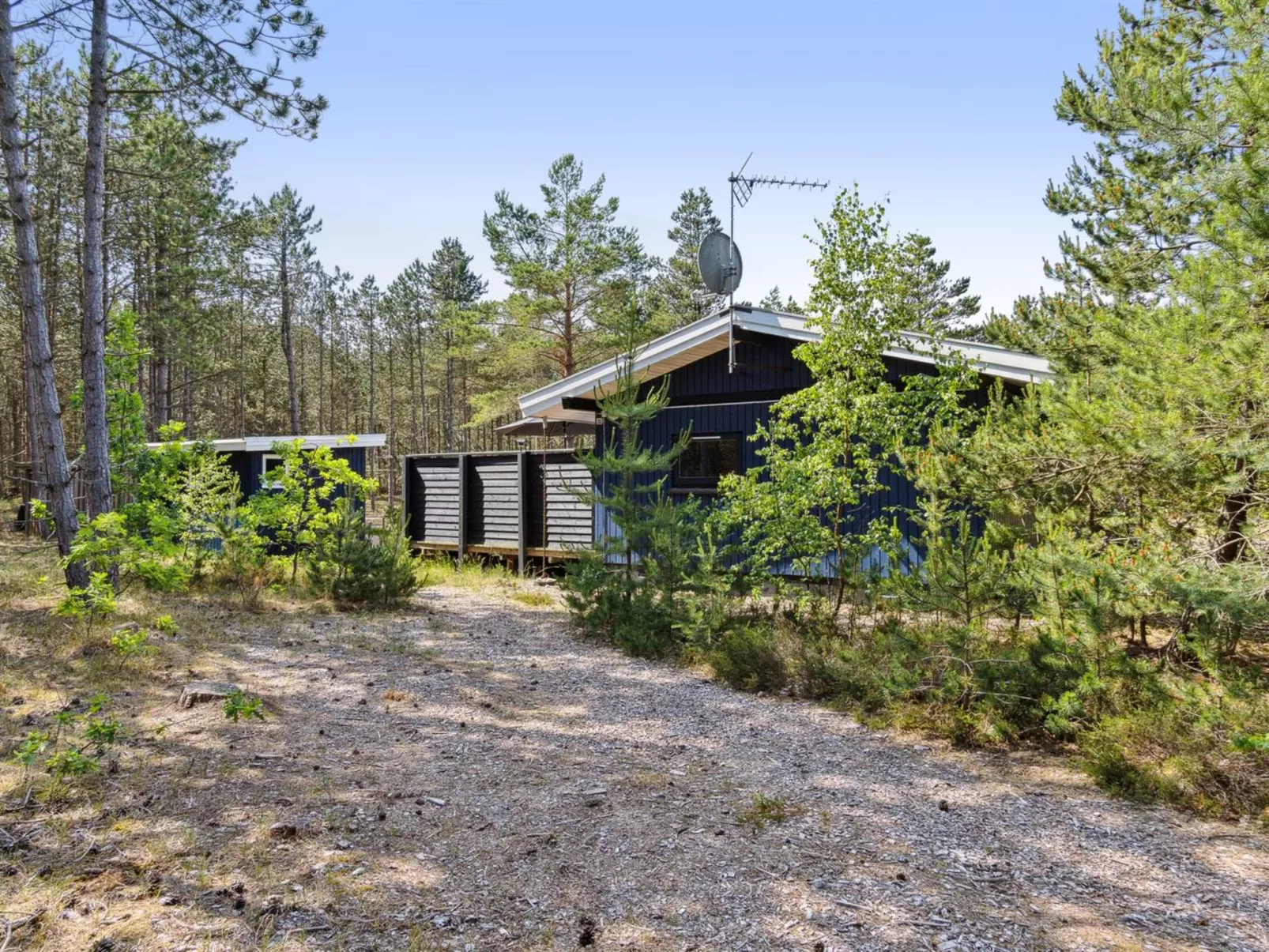 "Andy" - 600m from the sea-Outside